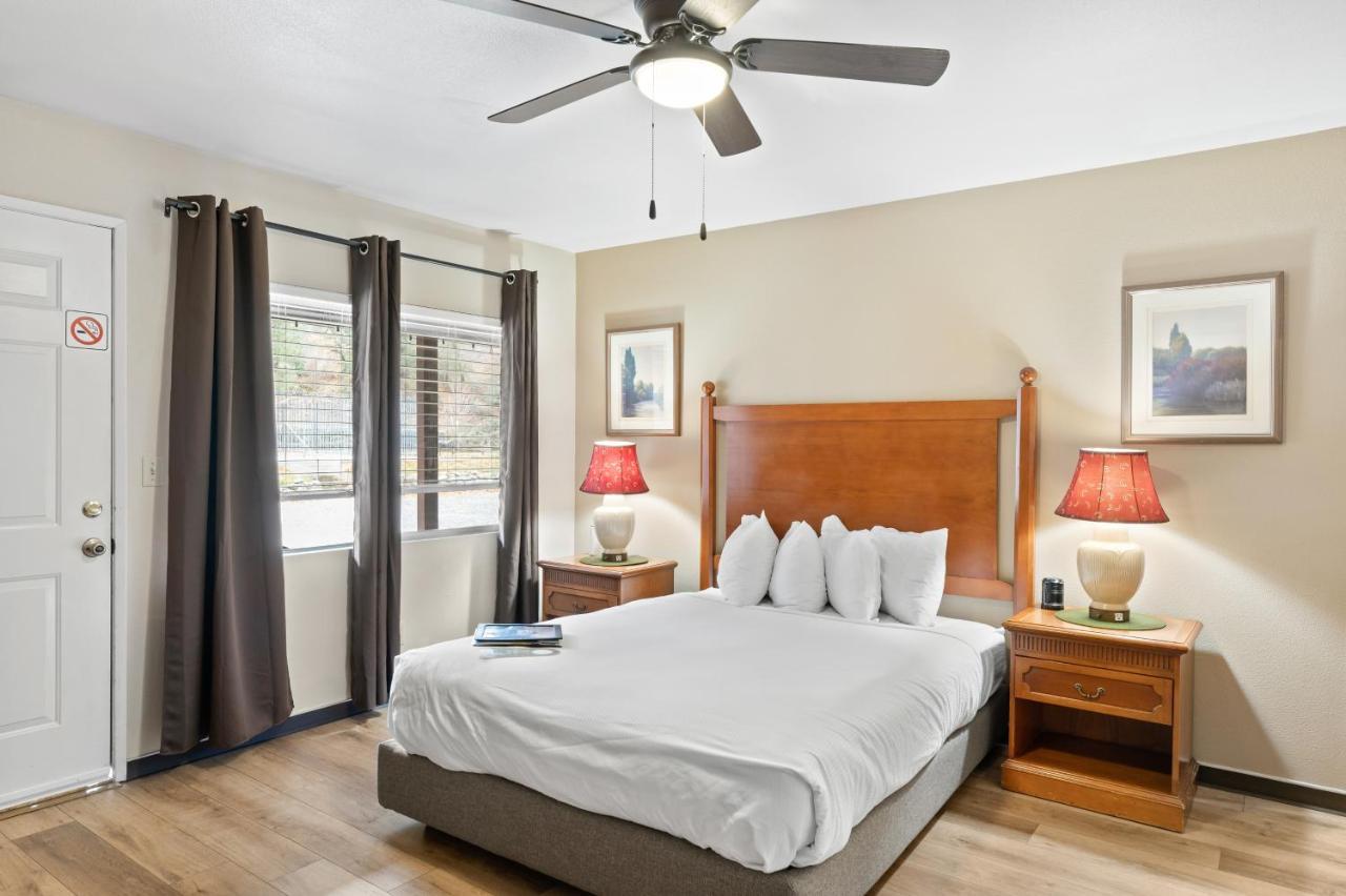 Indian Creek Lodge Douglas City ภายนอก รูปภาพ
