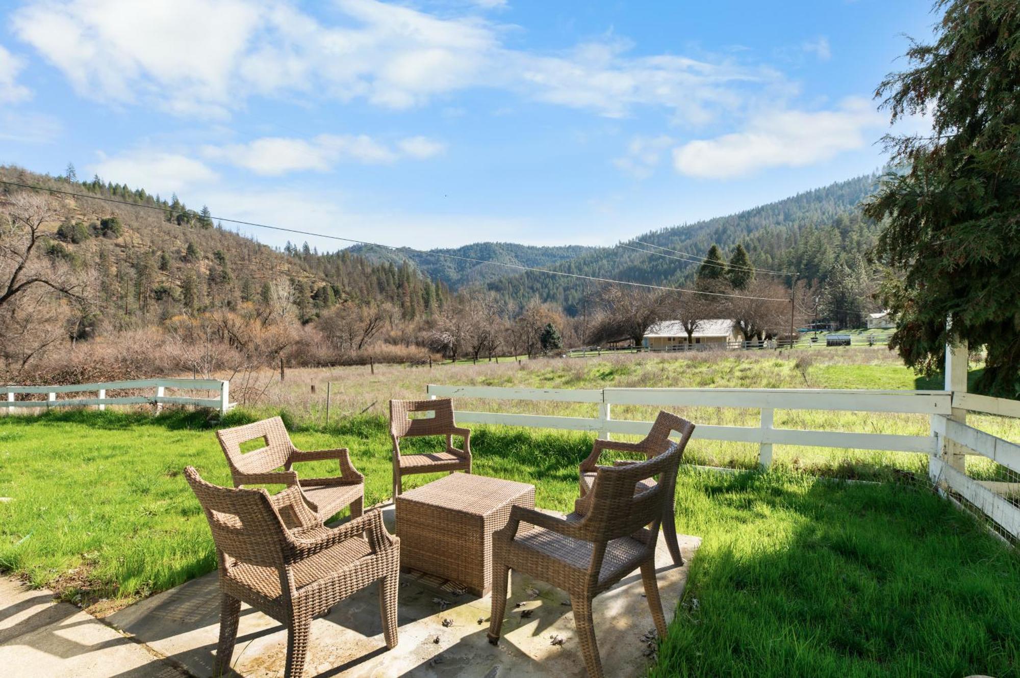 Indian Creek Lodge Douglas City ภายนอก รูปภาพ