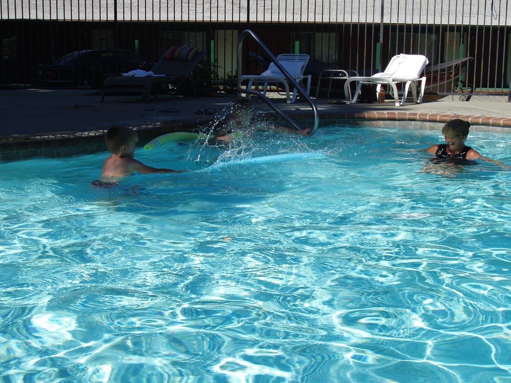 Indian Creek Lodge Douglas City ภายนอก รูปภาพ